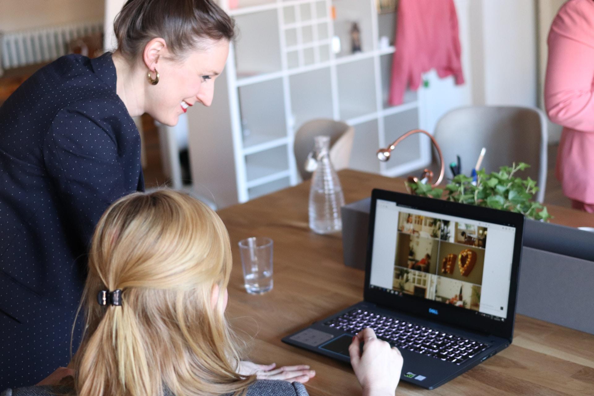 Two women in an online meeting